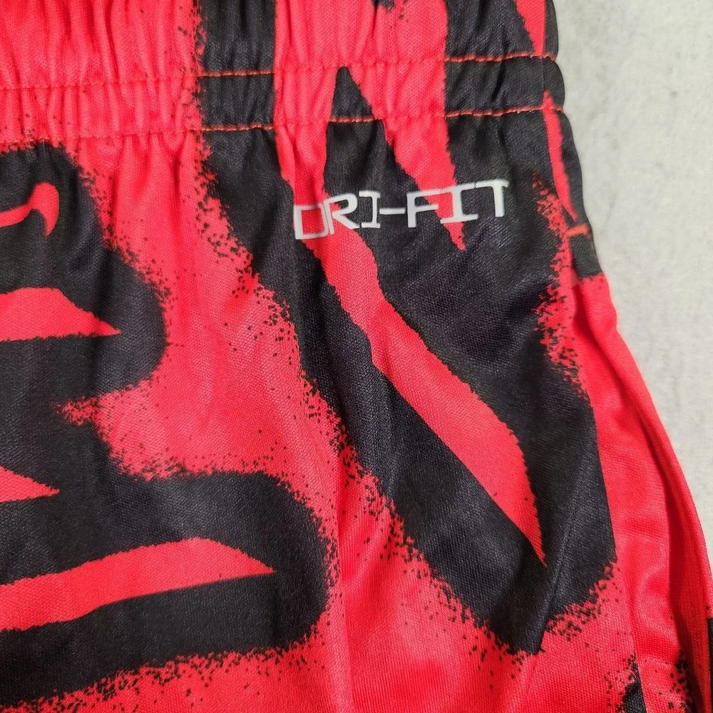 Nike Boys Training Shorts Baggy Pockets Size Youth XL All Over Print NWT